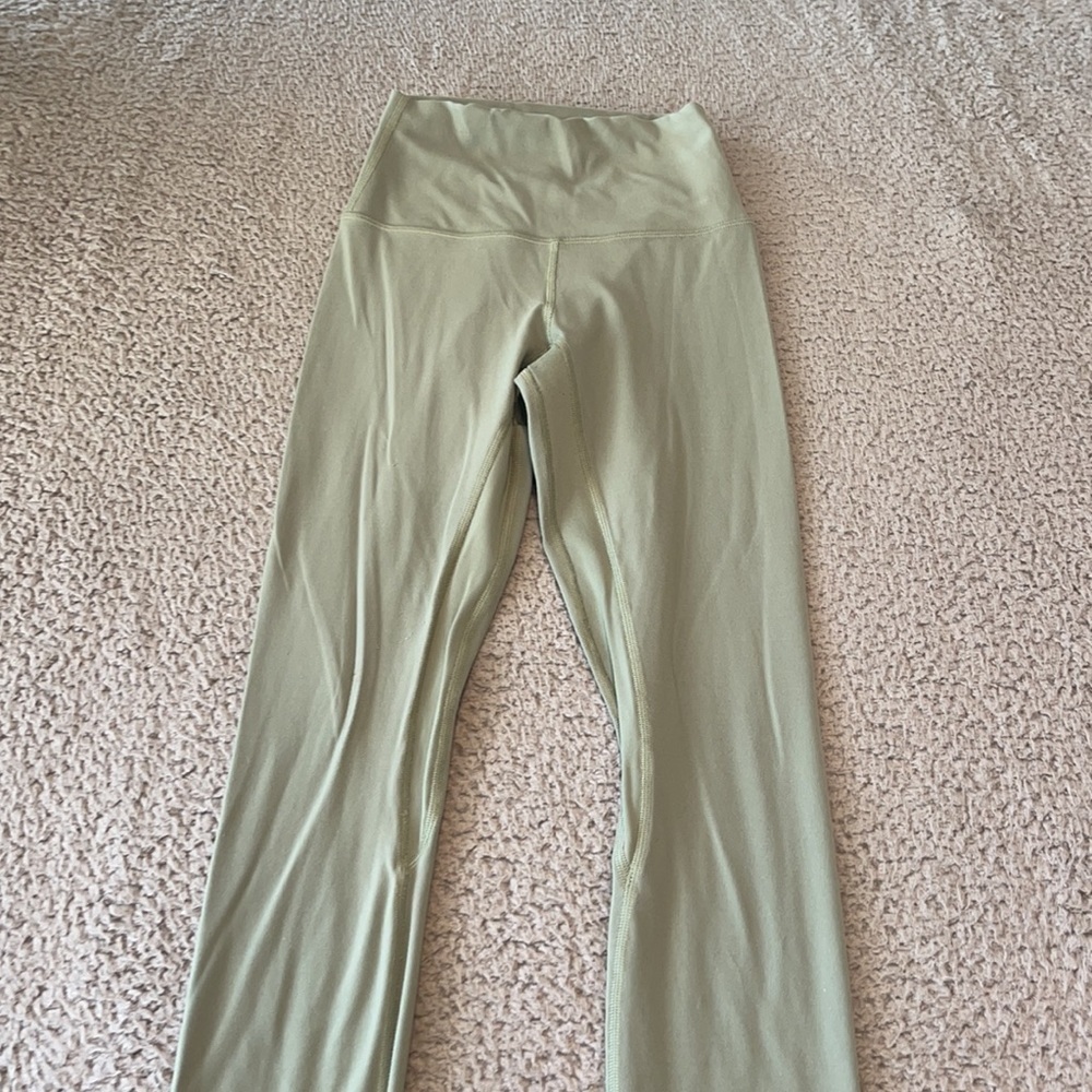 Lululemon Align Pant 25"
Willow Green size 0 - Picture 2 of 5